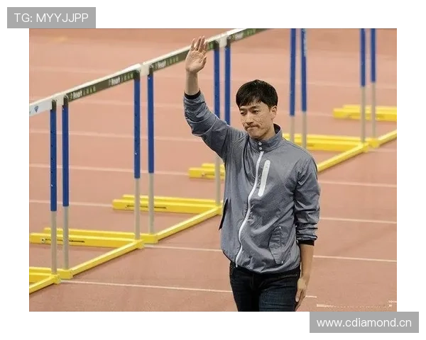 刚刷到刘翔在路边吃煎饼，摊儿接地气他那块表却亮得像领奖台